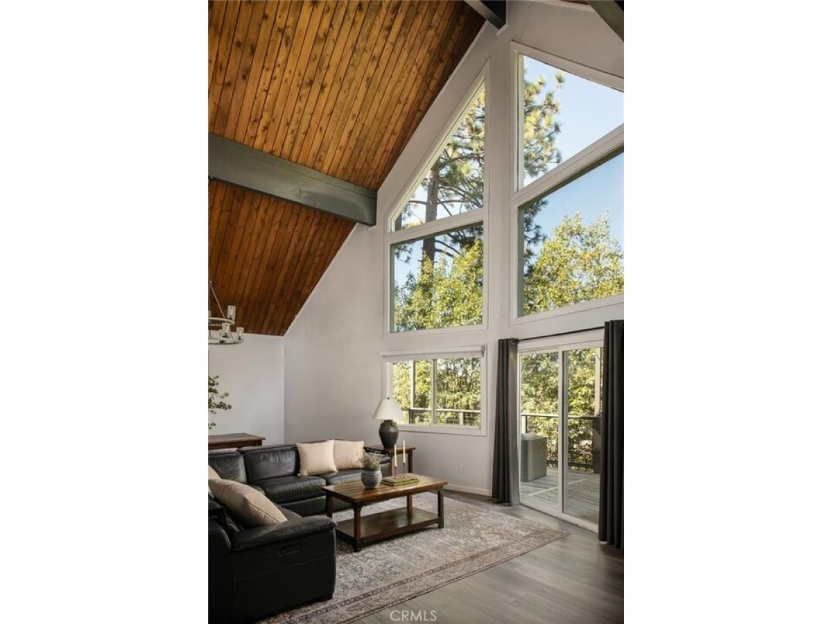 Picture of Home For Sale in Lake Arrowhead, California, United States