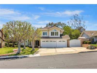 Home For Sale in Lake Forest, California