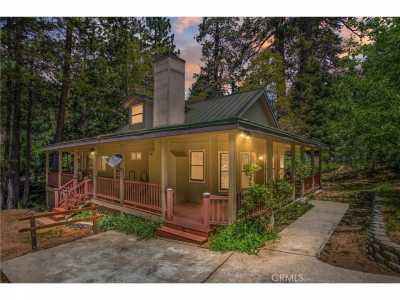 Home For Sale in Angelus Oaks, California