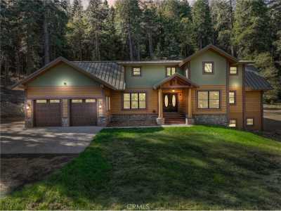 Home For Sale in Cedarpines Park, California