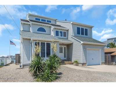 Home For Sale in Toms River, New Jersey