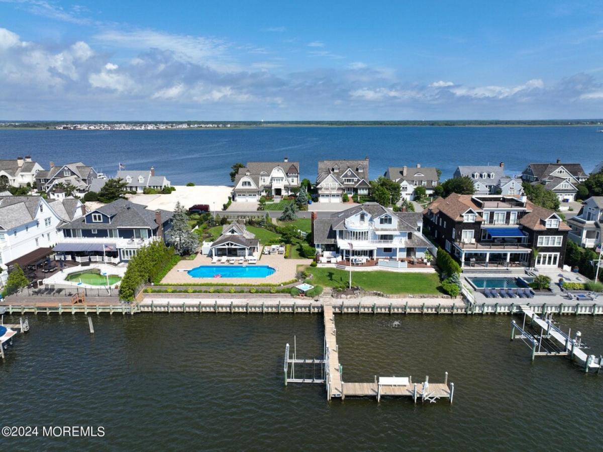 Picture of Home For Sale in Mantoloking, New Jersey, United States