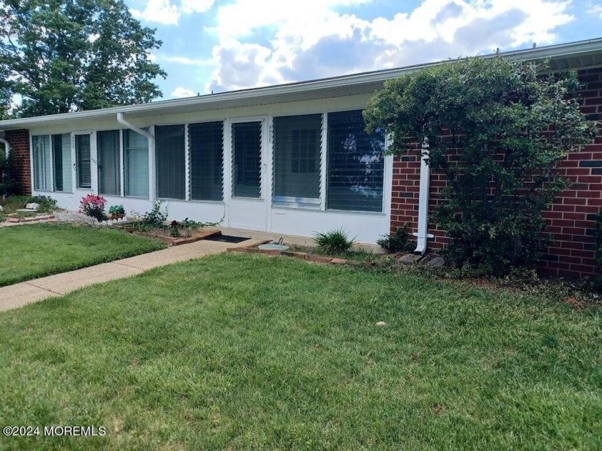 Picture of Home For Sale in Lakewood, New Jersey, United States