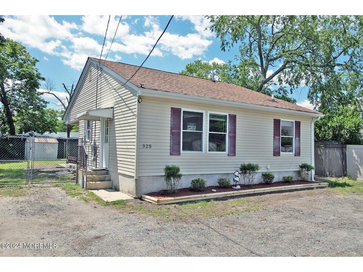 Picture of Home For Sale in Forked River, New Jersey, United States