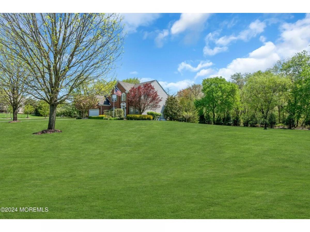 Picture of Home For Sale in Freehold, New Jersey, United States