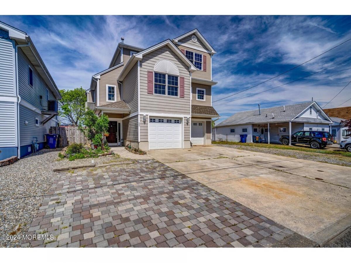 Picture of Home For Sale in Little Egg Harbor, New Jersey, United States