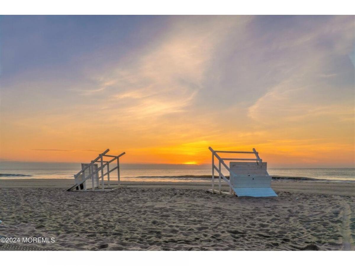 Picture of Home For Sale in Ortley Beach, New Jersey, United States