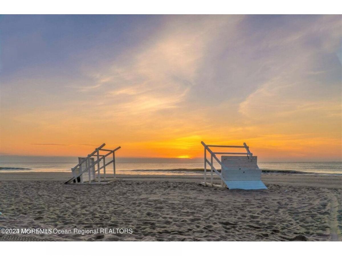 Picture of Home For Sale in Seaside Park, New Jersey, United States