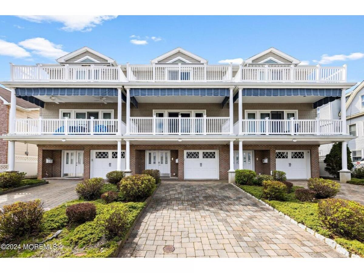 Picture of Home For Sale in Bradley Beach, New Jersey, United States