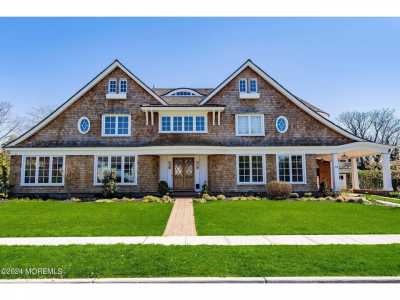 Home For Sale in Spring Lake, New Jersey