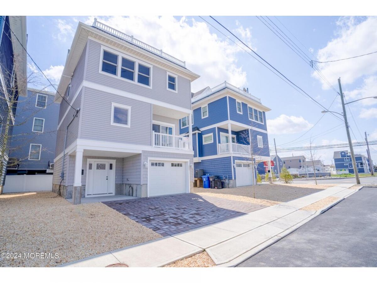 Picture of Home For Sale in Ortley Beach, New Jersey, United States