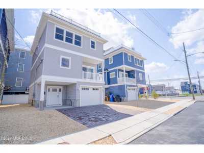 Home For Sale in Ortley Beach, New Jersey