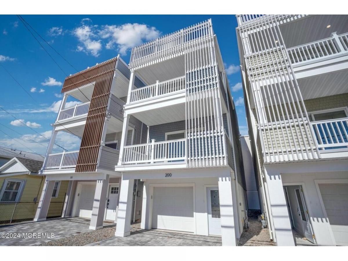 Picture of Home For Sale in Seaside Heights, New Jersey, United States