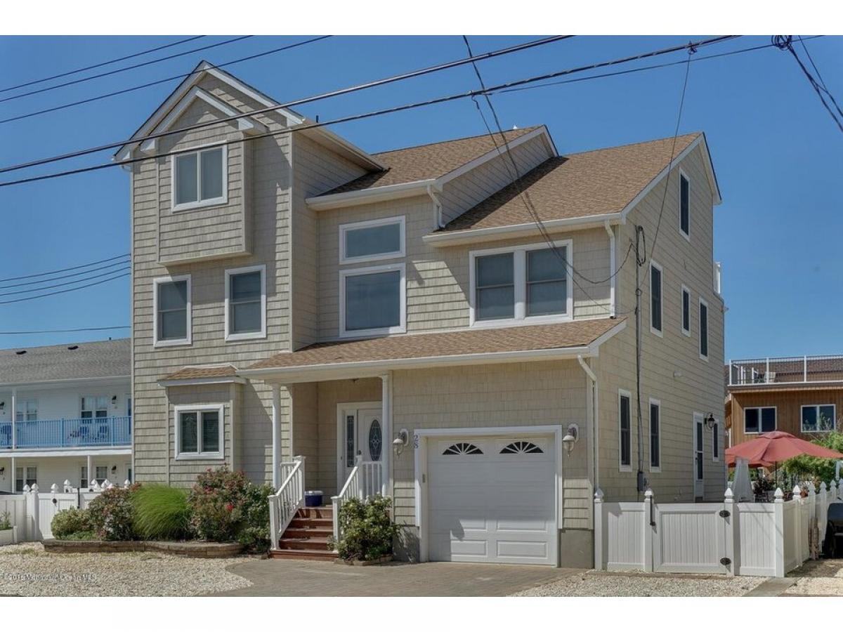 Picture of Home For Sale in Seaside Park, New Jersey, United States