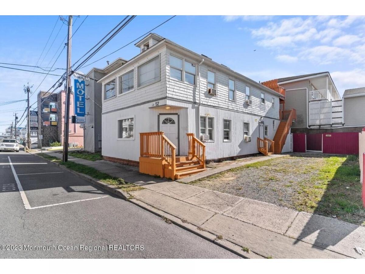 Picture of Home For Sale in Seaside Heights, New Jersey, United States