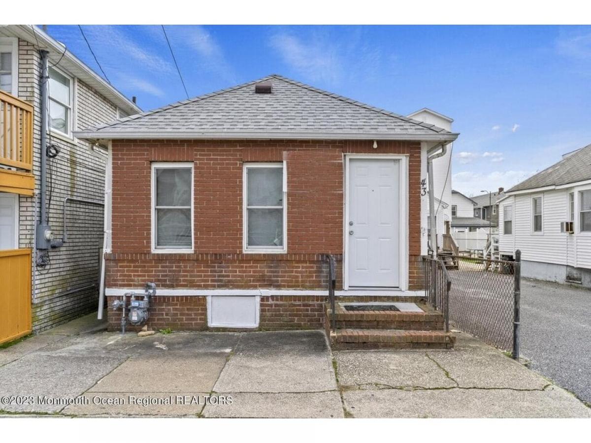 Picture of Home For Sale in Seaside Heights, New Jersey, United States