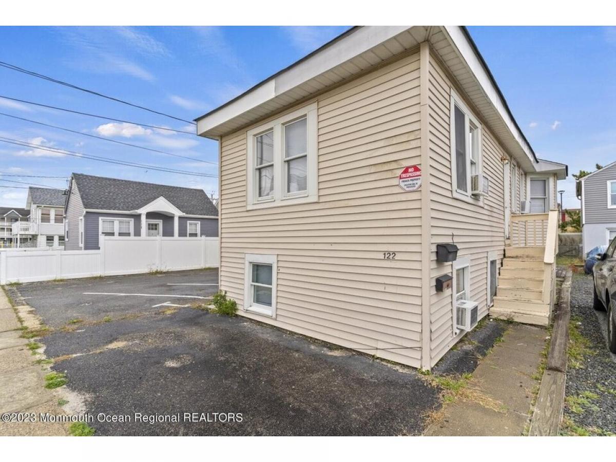 Picture of Home For Sale in Seaside Heights, New Jersey, United States