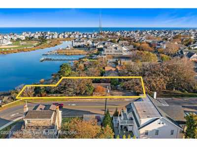 Home For Sale in Manasquan, New Jersey