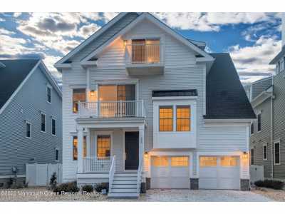 Home For Sale in Mantoloking, New Jersey