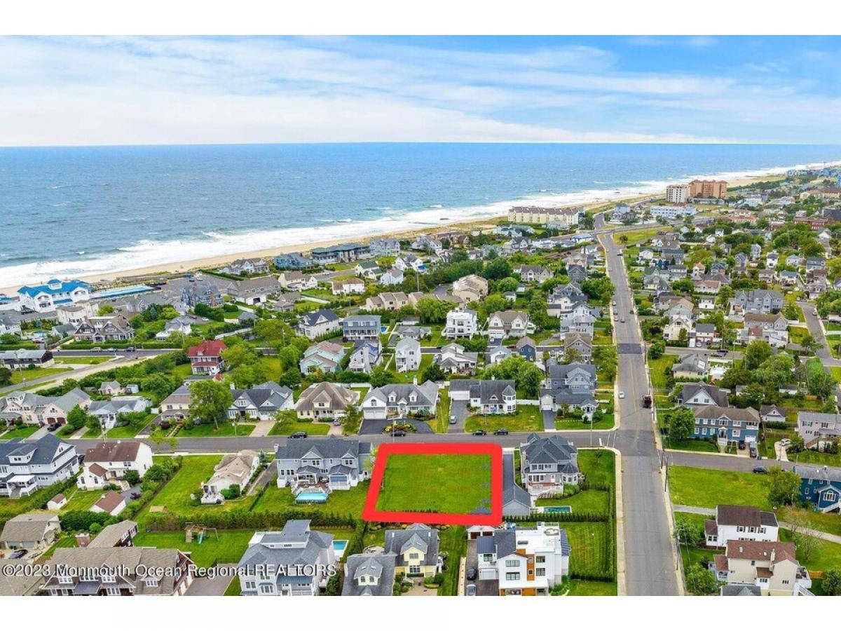 Picture of Home For Sale in Monmouth Beach, New Jersey, United States