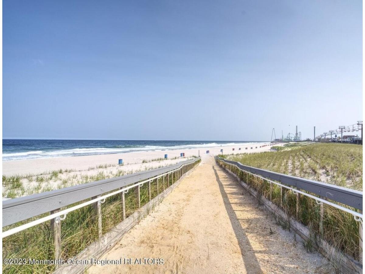 Picture of Home For Sale in Seaside Heights, New Jersey, United States