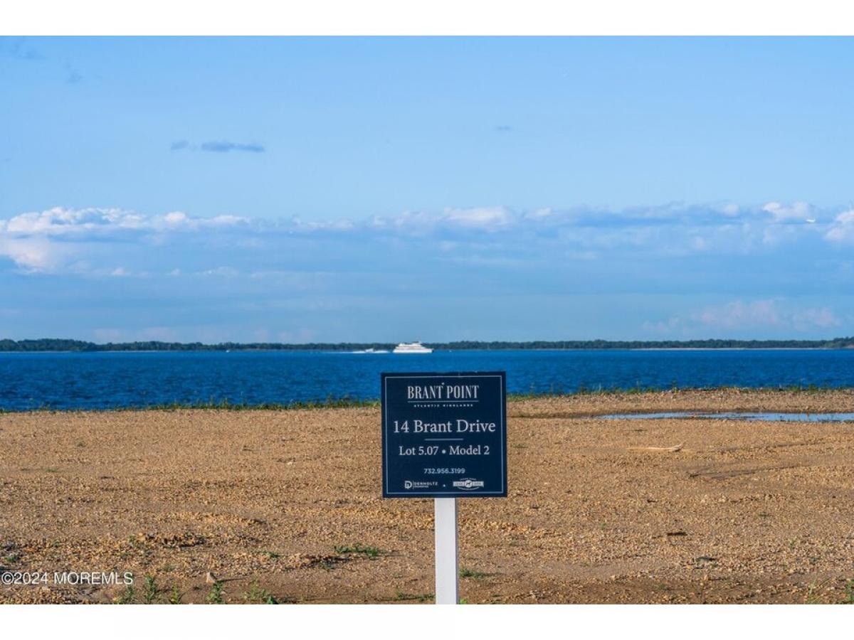 Picture of Home For Sale in Atlantic Highlands, New Jersey, United States