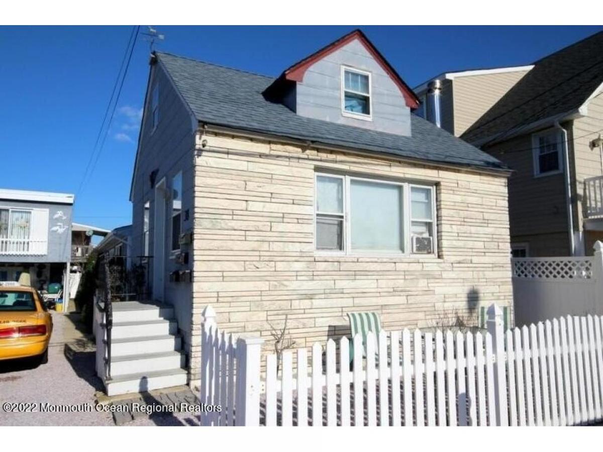 Picture of Home For Sale in Seaside Heights, New Jersey, United States