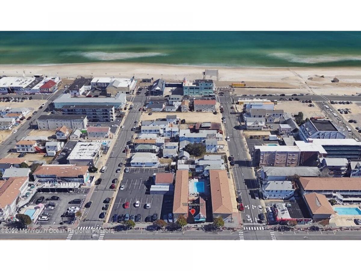 Picture of Home For Sale in Seaside Heights, New Jersey, United States