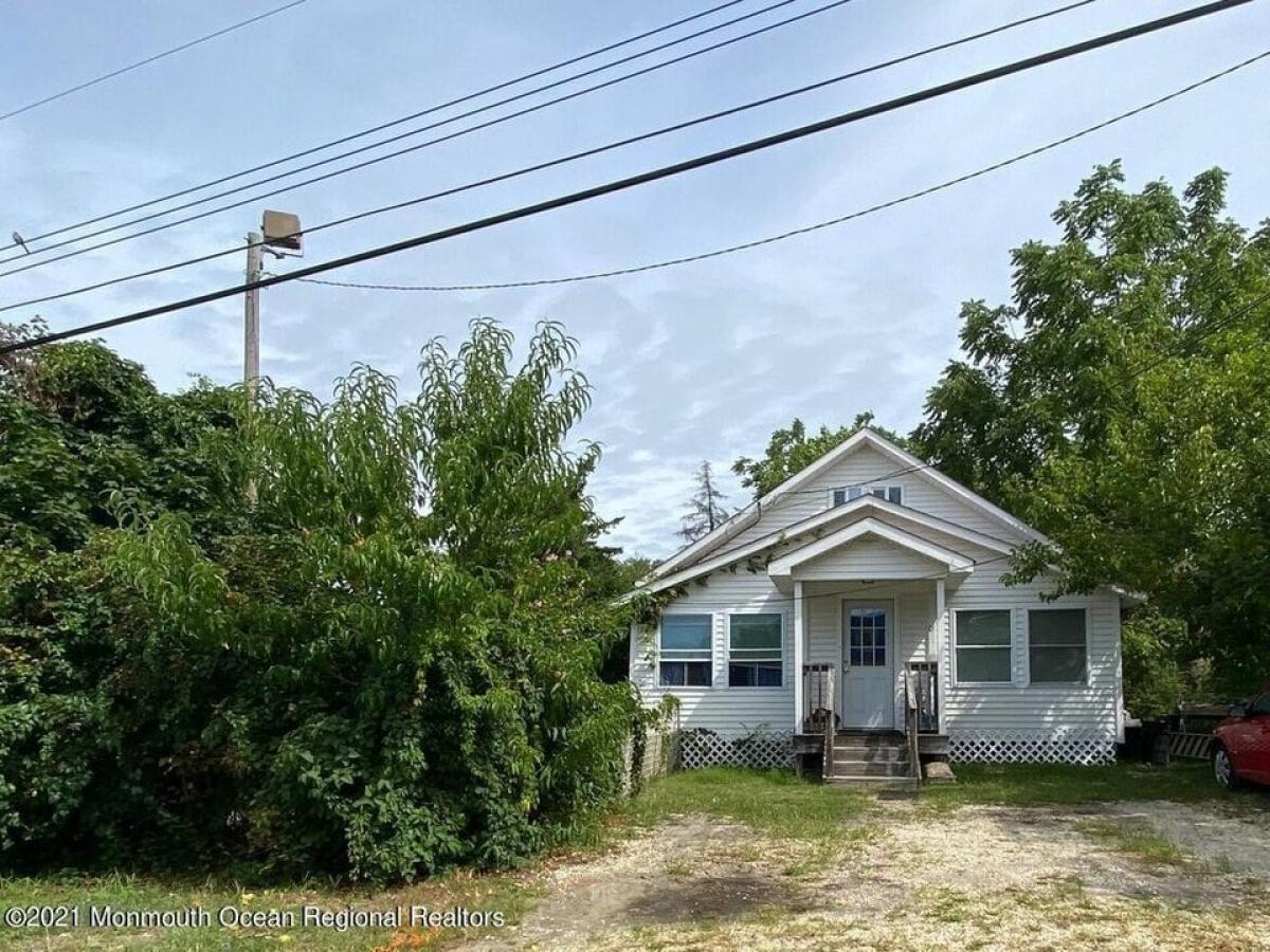 Picture of Home For Sale in Waretown, New Jersey, United States