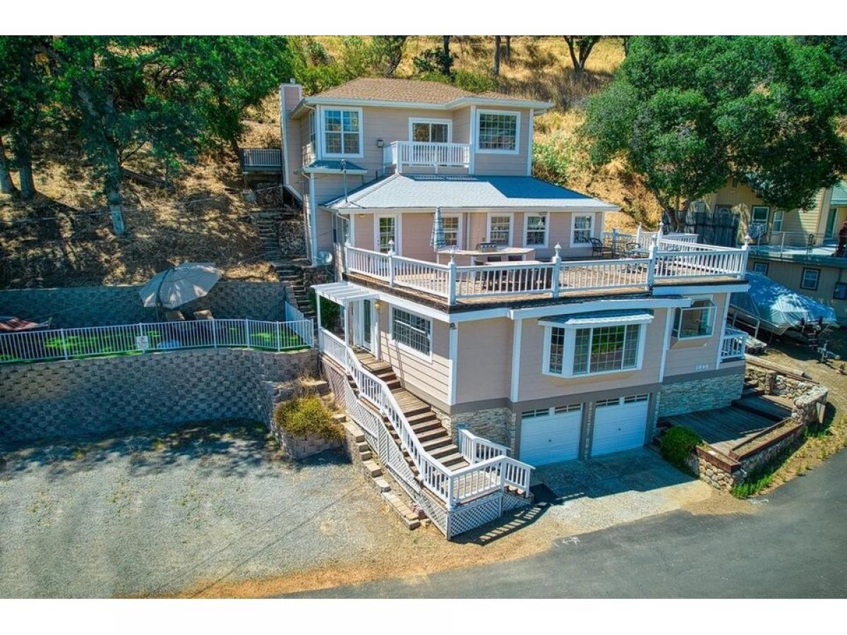 Picture of Home For Sale in Clearlake Park, California, United States