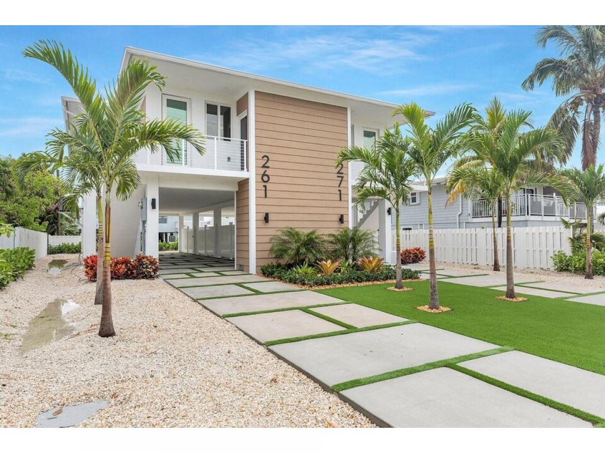 Picture of Home For Sale in Key Colony, Florida, United States