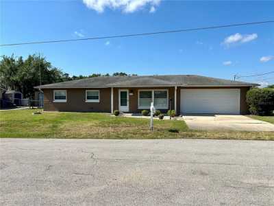 Home For Sale in Astor, Florida