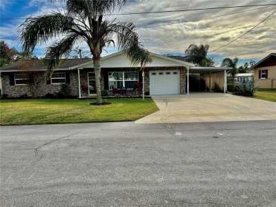 Home For Sale in Astor, Florida