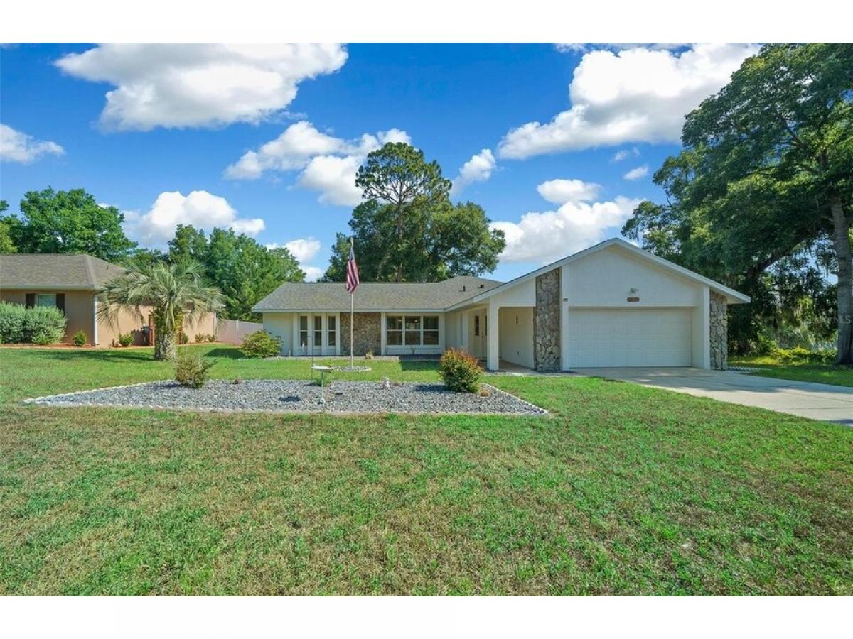 Picture of Home For Sale in Silver Springs, Florida, United States