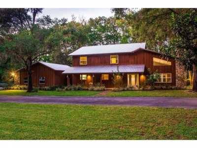 Home For Sale in Ocklawaha, Florida