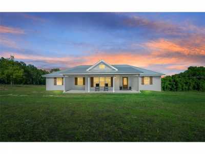 Home For Sale in Weirsdale, Florida