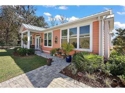 Home For Sale in Oxford, Florida