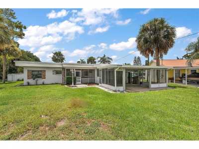 Home For Sale in Leesburg, Florida