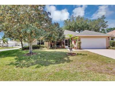 Home For Sale in Leesburg, Florida