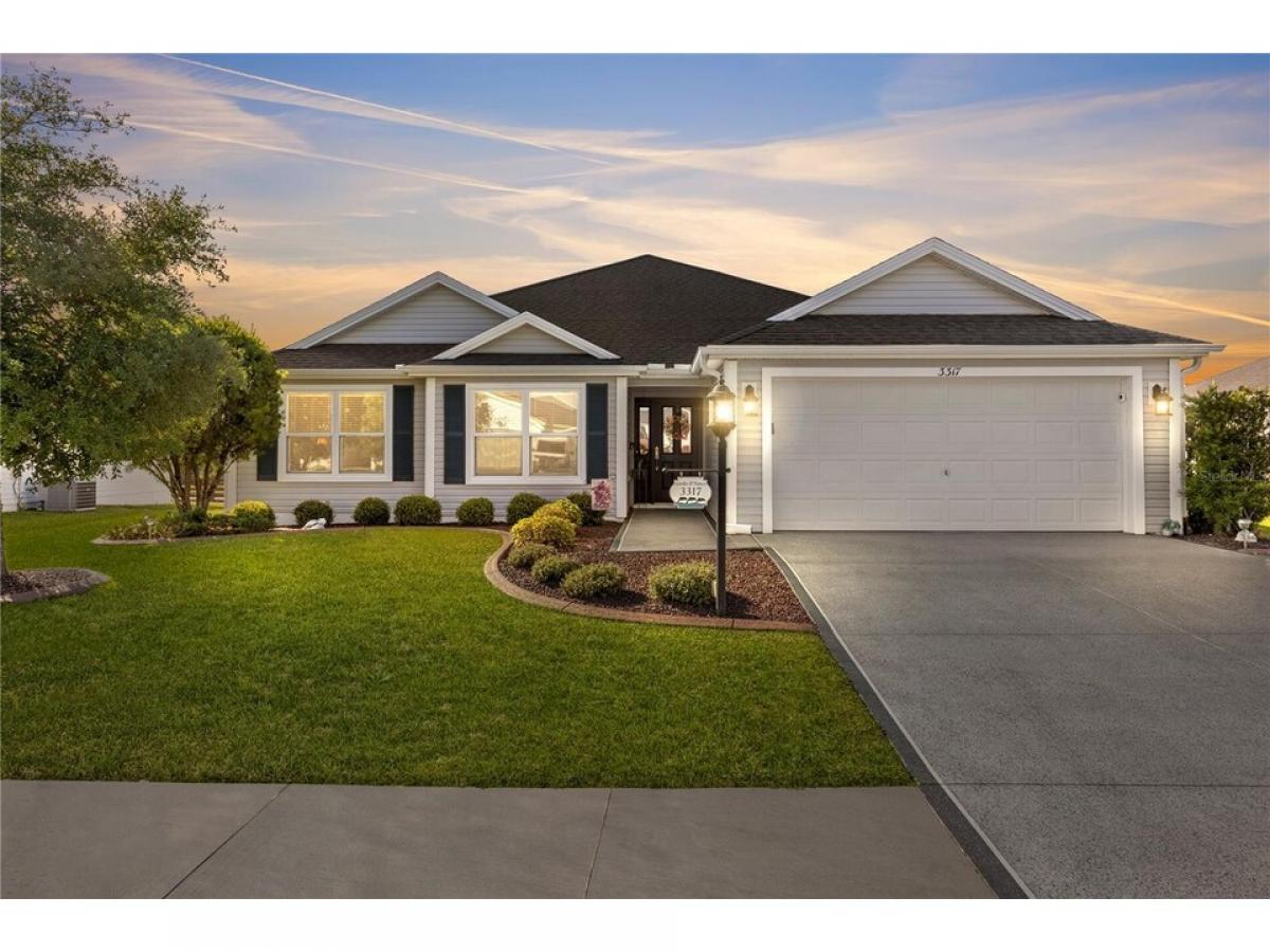 Picture of Home For Sale in Oxford, Florida, United States