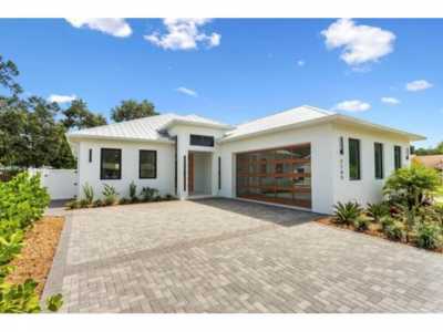 Home For Sale in Sarasota, Florida