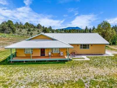 Home For Sale in New Pine Creek, California