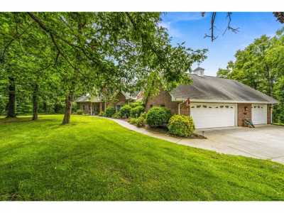 Home For Sale in Dandridge, Tennessee