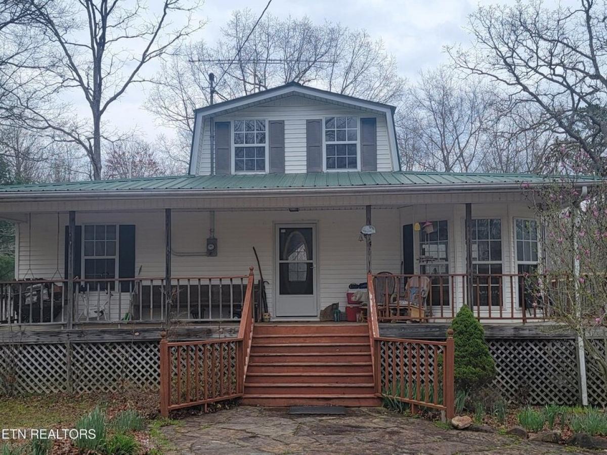 Picture of Home For Sale in Deer Lodge, Tennessee, United States