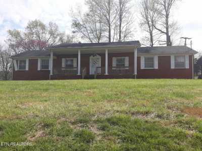 Home For Sale in Byrdstown, Tennessee