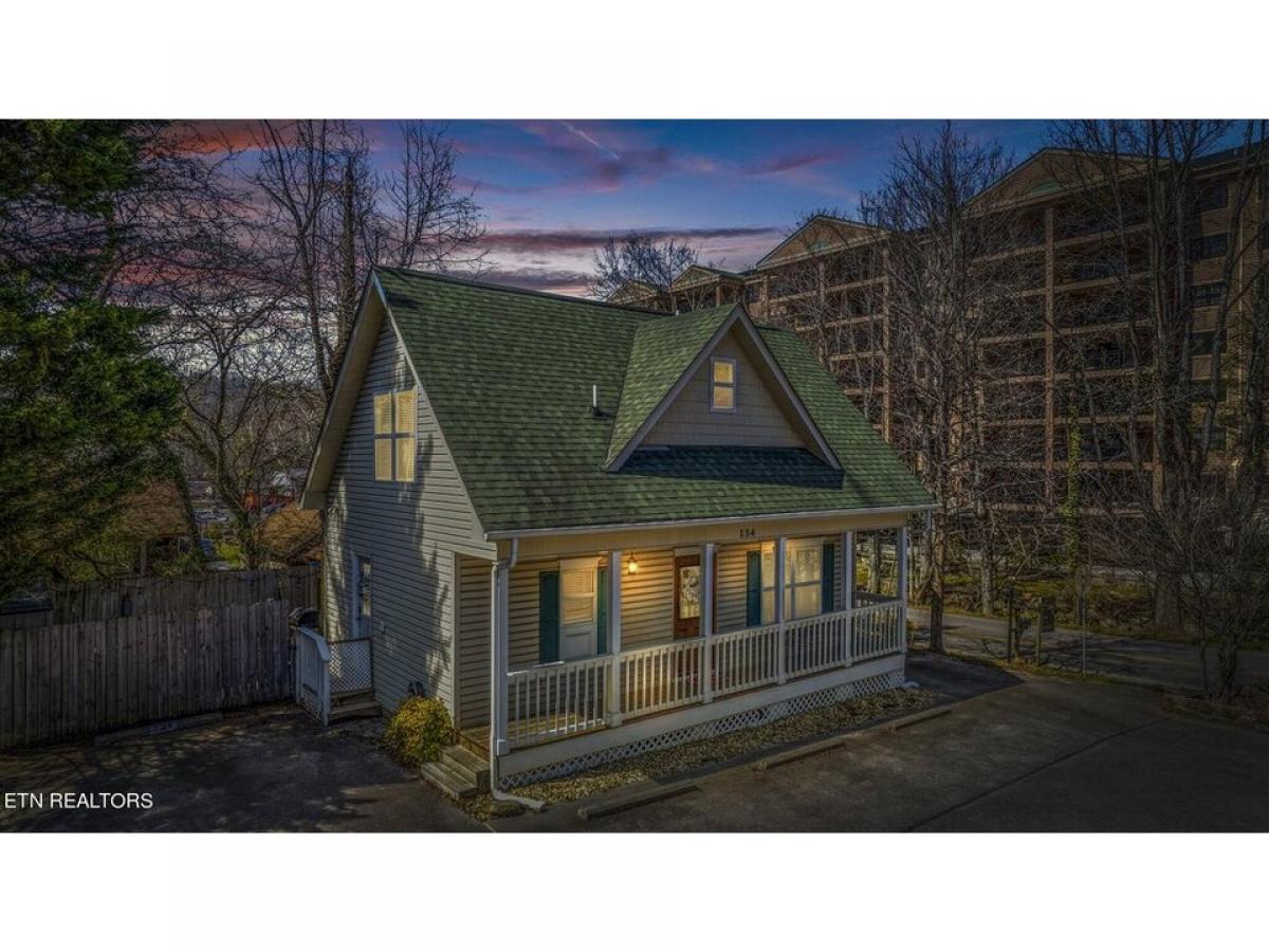 Picture of Home For Sale in Gatlinburg, Tennessee, United States