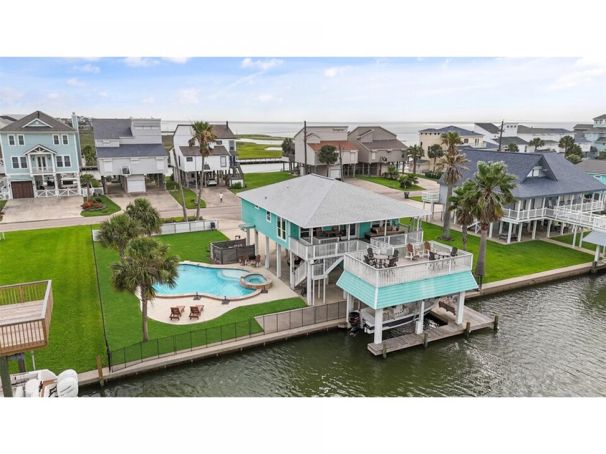 Picture of Home For Sale in Galveston, Texas, United States