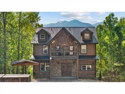 Home For Sale in Gatlinburg, Tennessee