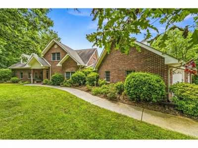 Home For Sale in Dandridge, Tennessee