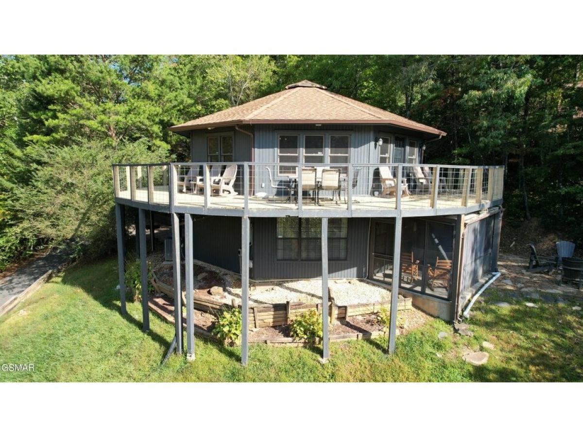 Picture of Home For Sale in Gatlinburg, Tennessee, United States